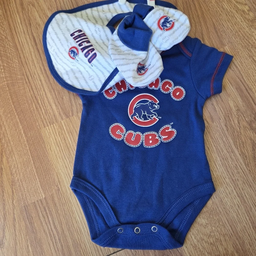 MLB Chicago Cubs Newborn Baby Set NWT Bodysuit, Bib, Booties Baseball